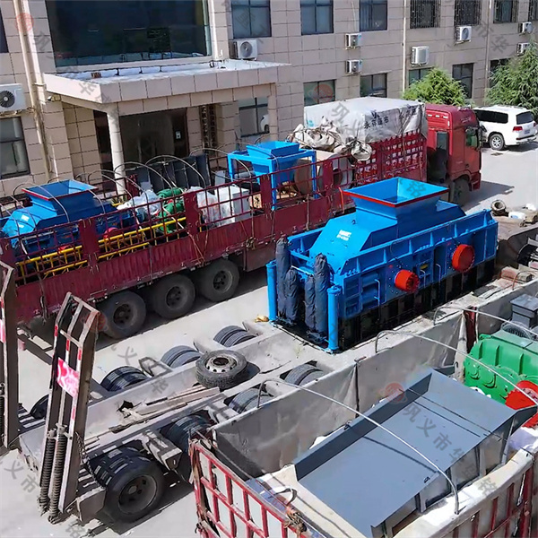 時產六十多噸左右的液壓對輥制砂機多少錢？